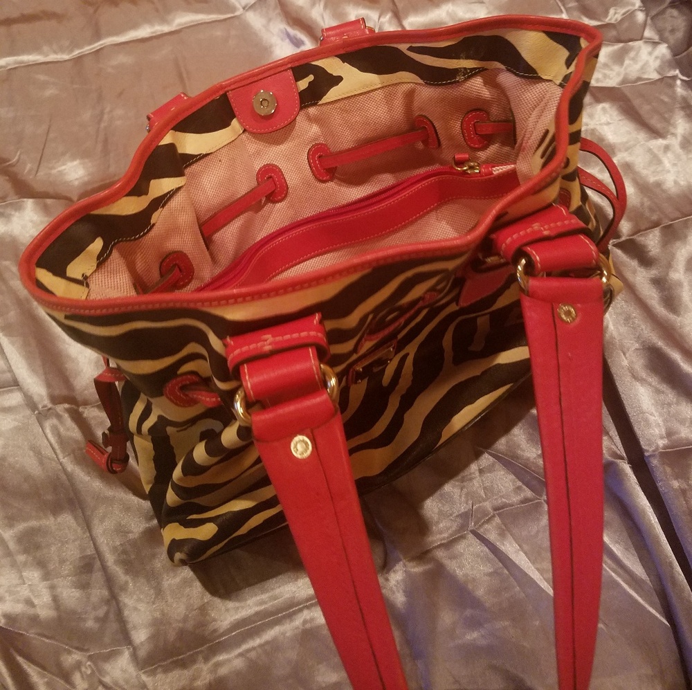 ❤Dooney & Bourke leather shoulder bag